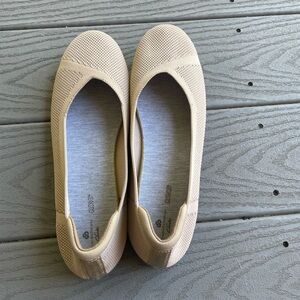 Clark’s woman shoe Sz 11 cleaned (s016)